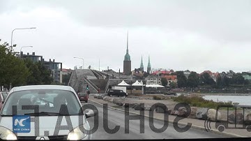 Driverless buses hit the streets alongside commuter traffic in Helsinki