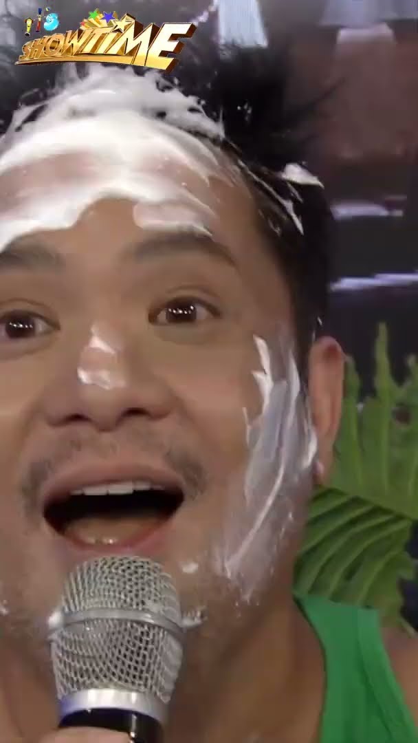 Nagtanong ka pa kasi, Vhong, eh! #shorts | It's Showtime