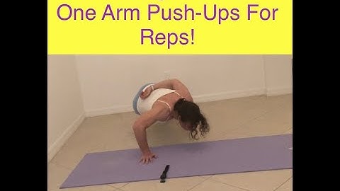 Mighty Muscle Woman’s Unique One Arm Push-Ups #featsofstrength #onearmpushups