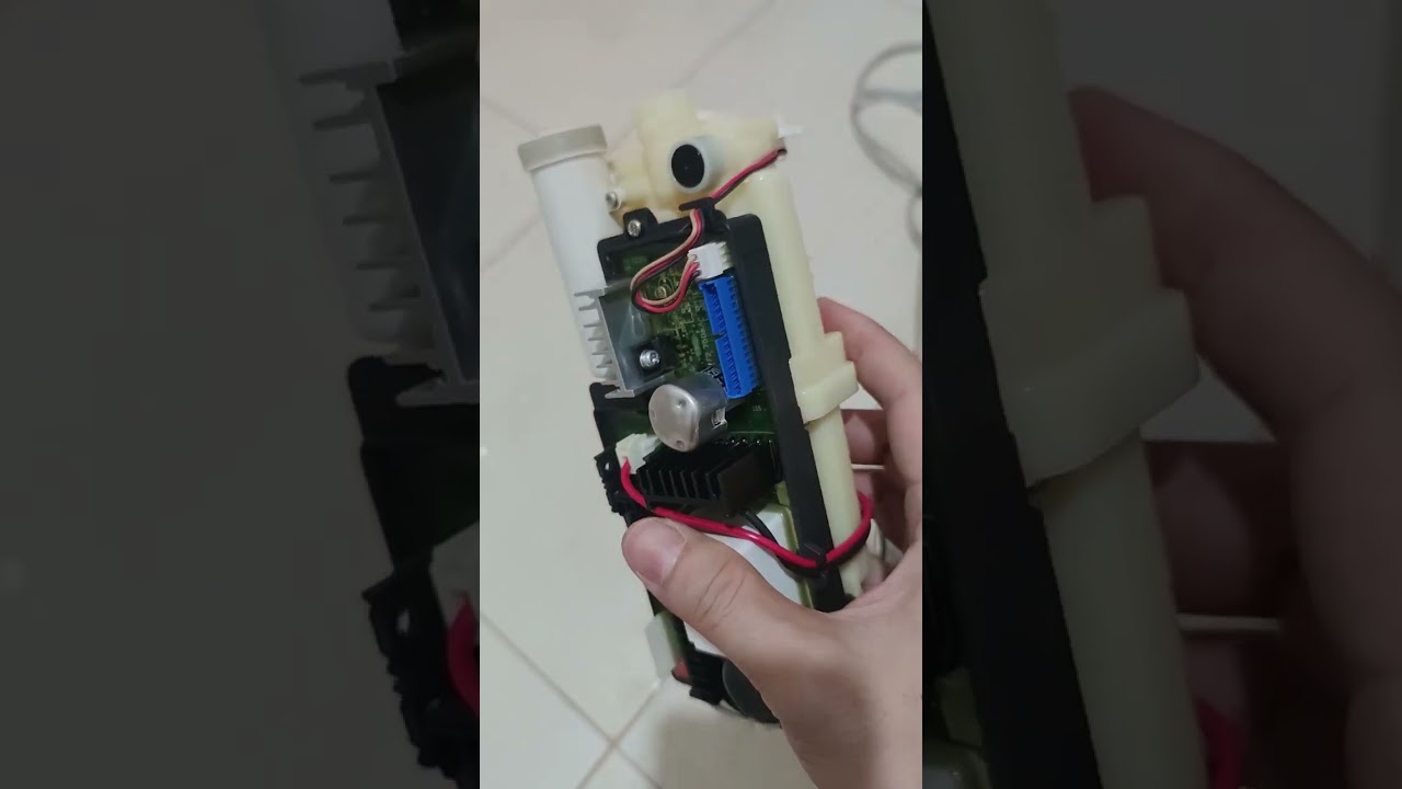 Bên trong máy ion kiềm Panasonic TK-7208