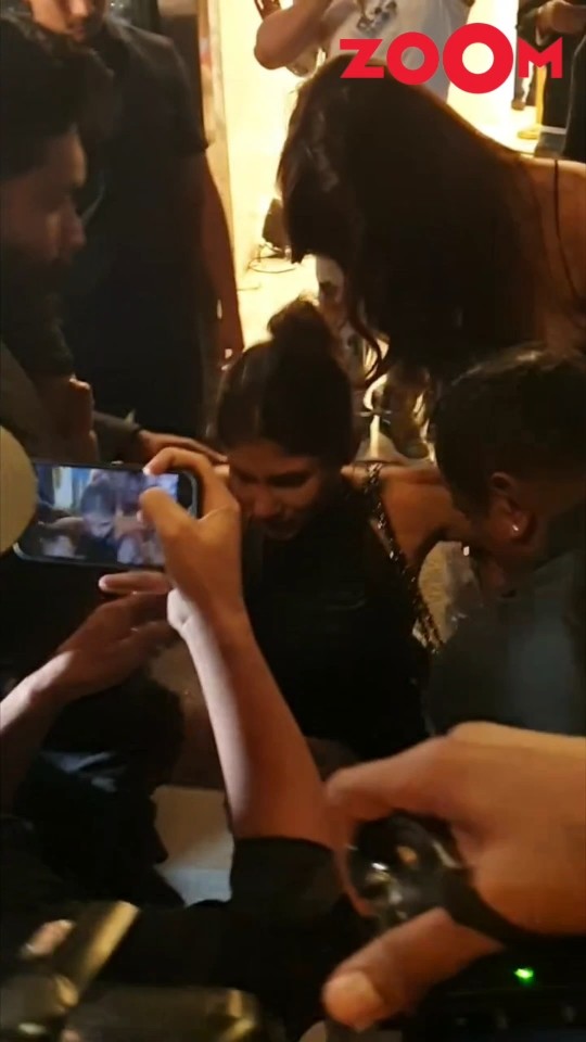 Mouni Roy FALLS after getting drunk post a New Year party ? #shorts #mouniroy #dishapatani