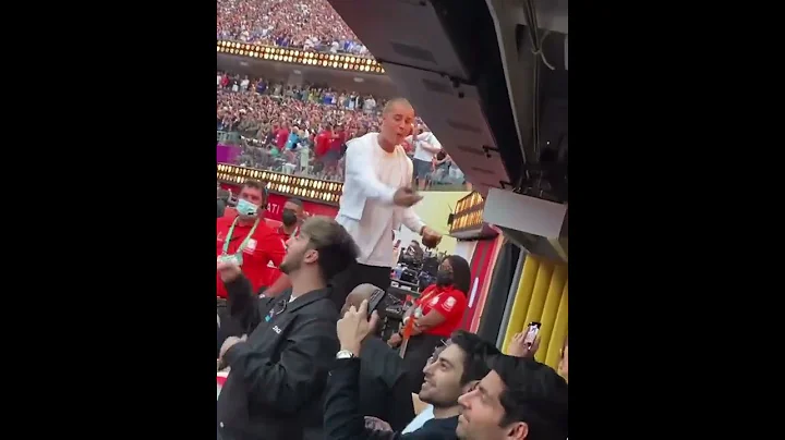 Justin Bieber Turning Up To Eminem At The Super Bowl! - 天天要闻