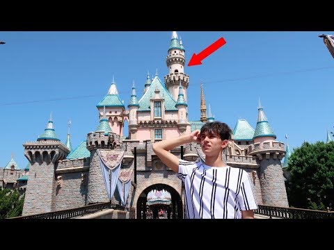 HIDE AND SEEK IN DISNEYLAND!