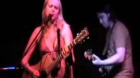 Kelly Buchanan performs 'Slow Watches' (The Cuttin...