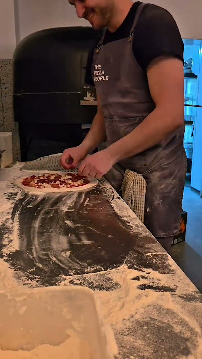 Delightful Pizza Service!😍#pizza #videoviral #neapolitanpizza #chef #pizzamaking #shorts #pizza
