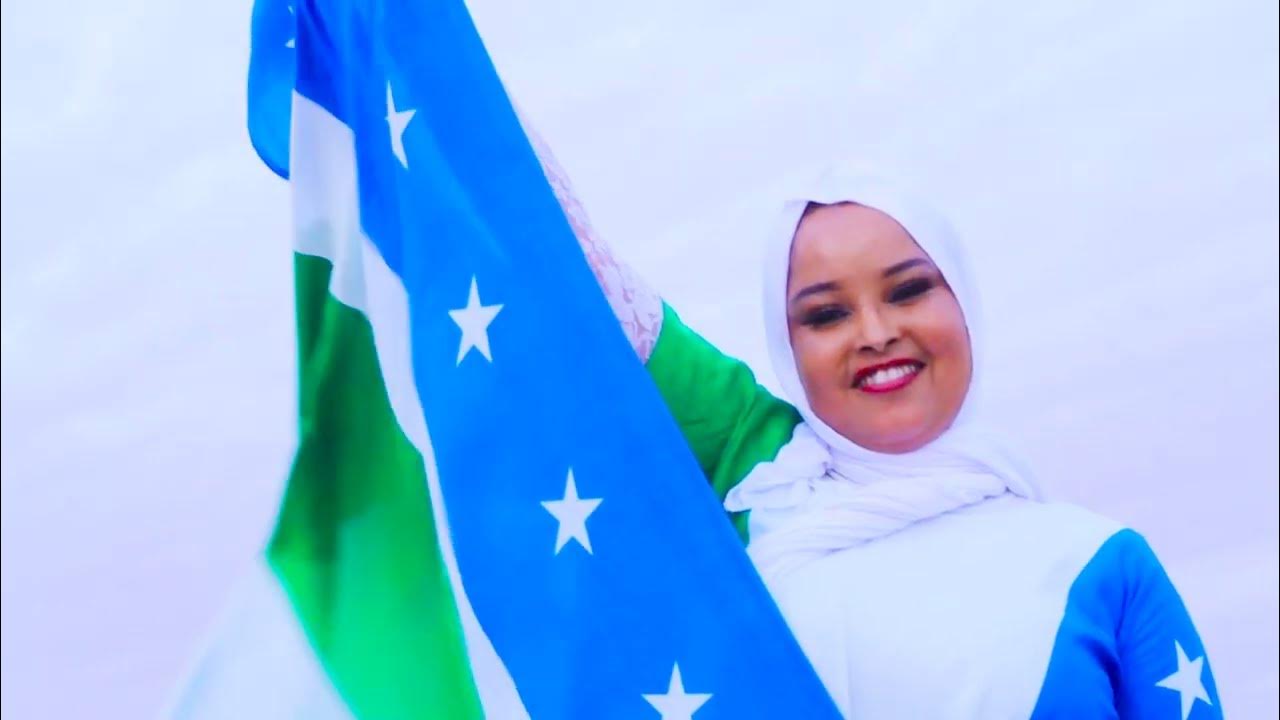 Keksa odamlar yoshlarni aldashadi U erkalanib ketyapti va u hech narsa qilmayapti. Onlayn tomosha qiling.