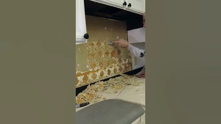 Prepping old kitchen backsplash for new kitchen backsplash #diy #renovation #homeimprovement