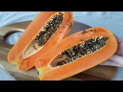 EATING PAPAYA | CUT PAPAYA | TROPICAL FRUIT | BEAUTIFUL FRUIT | HUNGRY J