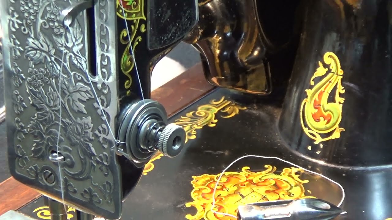 Kate's La Vencedora Adored 1923 Singer Knee-Controlled Class