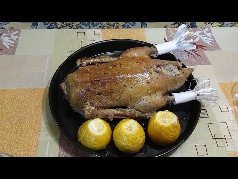 Видео рецепт Гусь с рисом в духовке