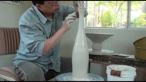 53. Throwing a Skinny Tall-Necked porcelain Bottle with Hsin-Chuen Lin