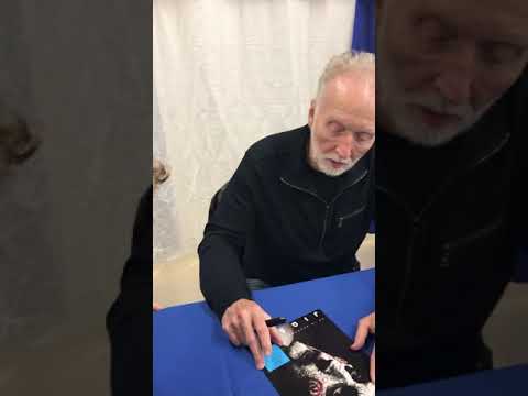 Kid asks Tobin bell (Jigsaw) from saw wanna play a game at ct horror fest
