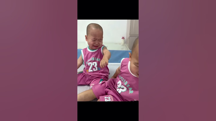 打不过就算了还得被咬胳膊，大胖这倒霉催的一天呐！#funny#双胞胎#萌娃#cute#搞笑