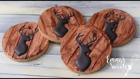 Wood Grain Effect on Cookies by Emma