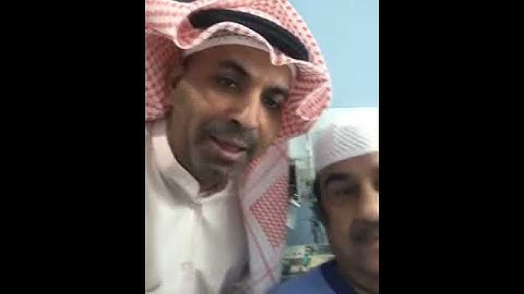طارق العلي يزور عبدالحسين عبدالرضا في المستشفى