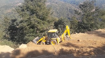 JCB DOZER 4×4 Adjusting The Soil Level On The Inconvenient Hill Road