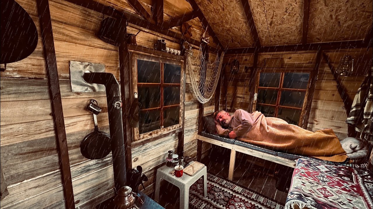 Попали под сильный дождь с градом – 3 дня в крошечном доме – без связи