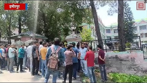 परीक्षा परिणाम जारी ना होने के कारण JOAIT817 के असंतुष्ट अभ्यर्थियों  ने किया चयन आयोग का घेराव