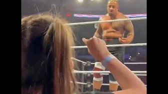 Solo Sikoa vs a little girl at a #WWE live event