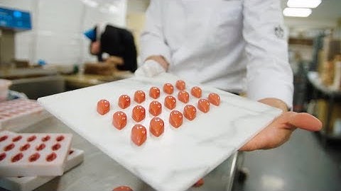 Ruby RB1 chocolate bonbon by Belgian chocolatier David Maenhout