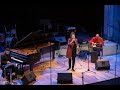 Capture de la vidéo Love In Exile - Arooj Aftab, Vijay Iyer & Shahzad Ismaily Trio