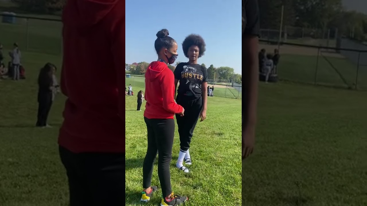 school fight!! girl was to scared to swing 😱😱😱🤯🤯