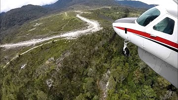 Flying in Papua - Sinak WAKN C208B Caravan approach, landing & departure HD