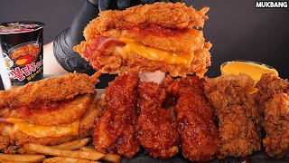 видео: жареный цыпленок и бургер, острая лапша KFC Fried Chicken 🍗 Burgers Fire Noodles EATING ASMR MUKBANG картинка: жареный цыпленок и бургер, острая лапша KFC Fried Chicken 🍗 Burgers Fire Noodles EATING ASMR MUKBANG