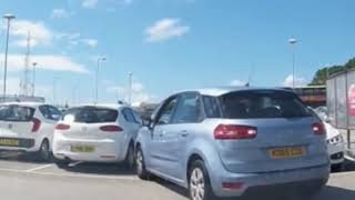 Бабы за рулем, приколы на дороге девушки за рулем,приколы,приколы на дорогах,женщины за рулем Бабы за рулем, приколы на дороге девушки за рулем,приколы,приколы на дорогах,женщины за рулем