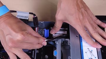 Lenovo ThinkSystem SR630 V3 installing a RAID flash power module