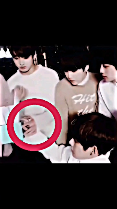 Taehyung had a gay panic when Jungkook touched his hand like that 😆‼️ #shorts #taekook