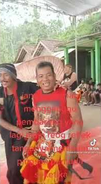 Penonton dapat Bog3m d4ri pemain, karena posisi lagi main Reog Ponorogo diganggu😱// Sekali Pukul K.O