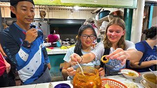 University volunteers try street food in Honduras