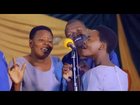 Tukuza minister Bwana wetu   performing