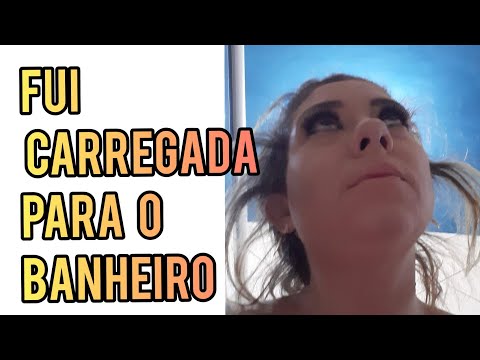 Carregada para o banheiro