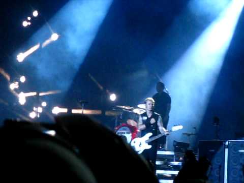 Green Day - 21 Guns + Minority - live at quai Jacq...