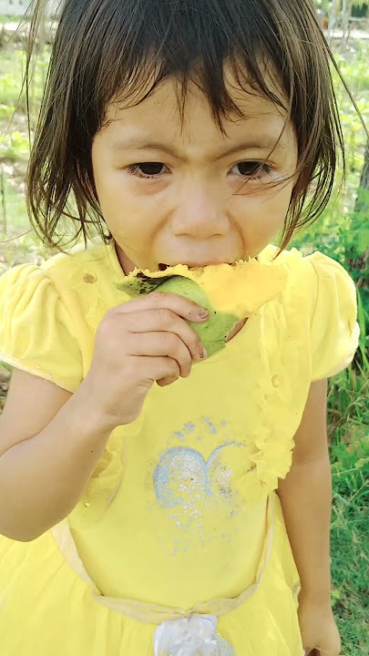 NAYLA MUKBANG MANGGA #nayla #shorts #mukbang
