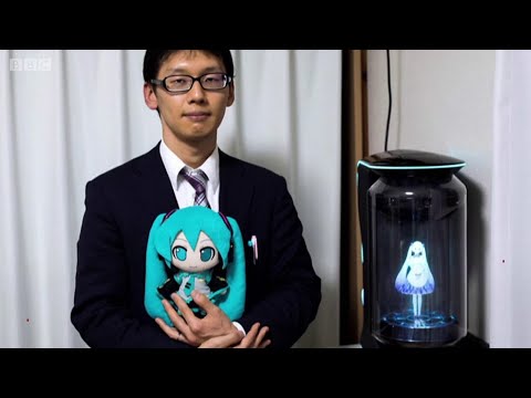 日本人男性、仮想現実の  「初音ミク」と200万円の結婚式