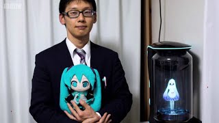 日本人男性、仮想現実のポップスター「初音ミク」と200万円の結婚式