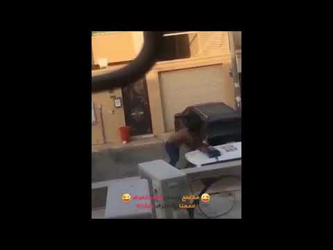 هندي سكران في السعودية يضرب عسكري وياخذ مسدسه 