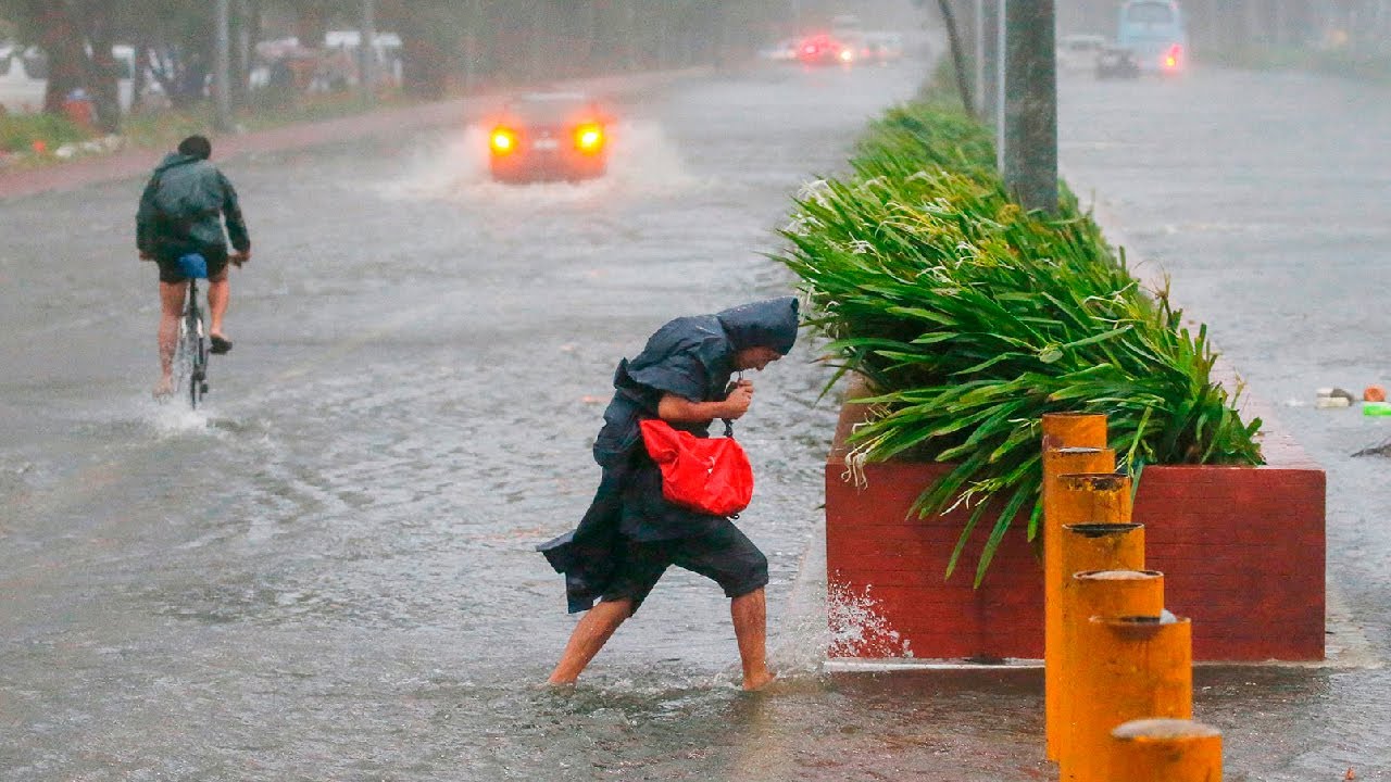Новый мощный тайфун двигается на Тайвань с бешеной скоростью. Людей экстренно эвакуируют