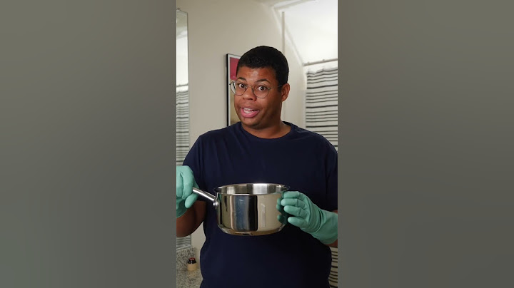 How to plunge a clogged toilet without a plunger #shorts #lifehacks