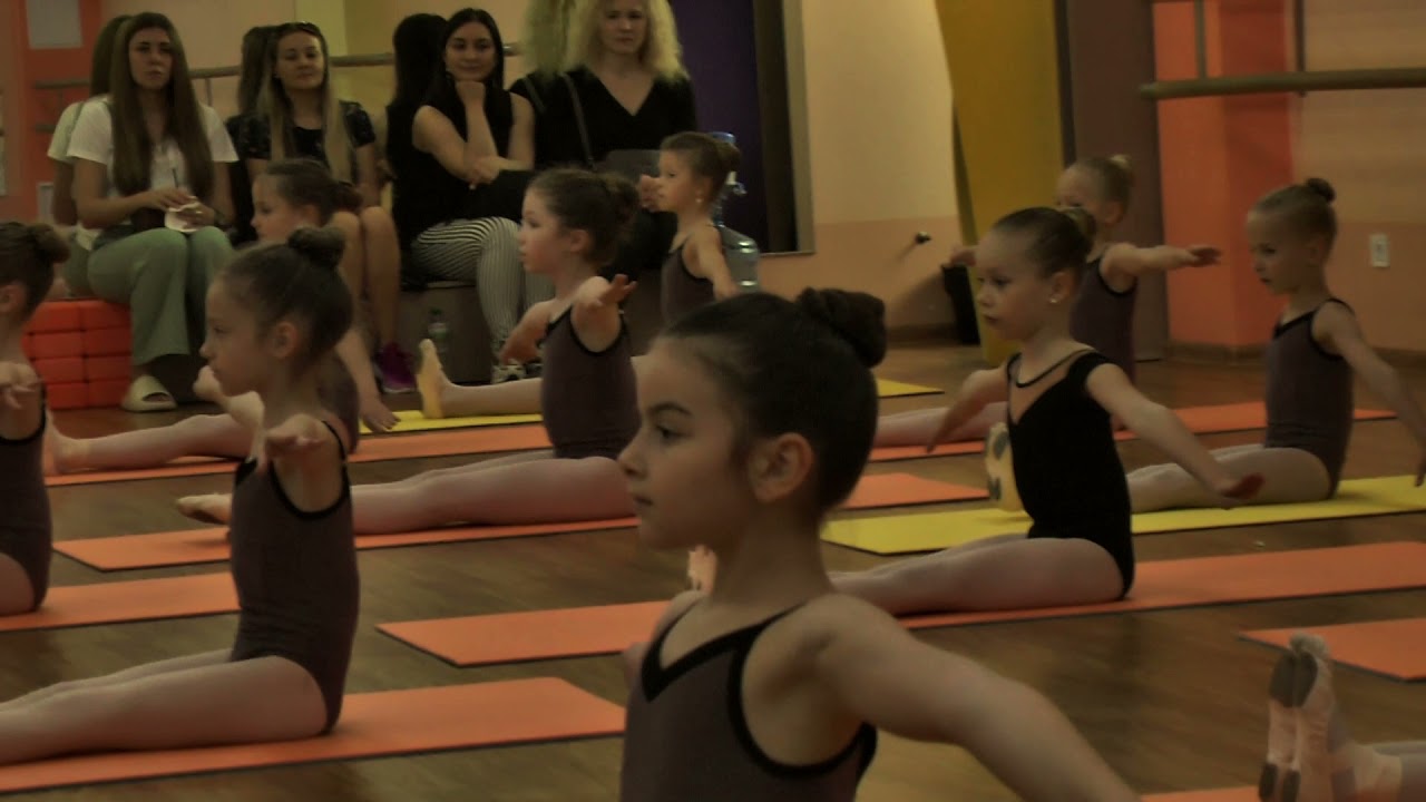 Гости в DE LA DANSE - Карина Шатковская и Ксения Кучеренко