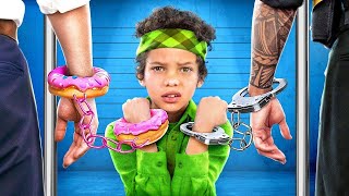 Criança Boazinha vs  Policiau Malvado! Como Entrar com Doces Escondidos na Prisão!