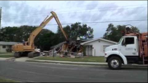 Raw: Fla. Homes Demolished After Sinkhole Opens