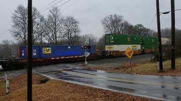 NS 204 Intermodal Taylors, SC w/UP leaders