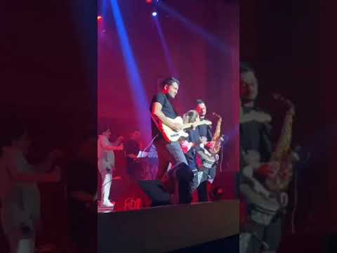 کنسرت محسن ابراهیم زاده سالن مگامال شهر اصفهان