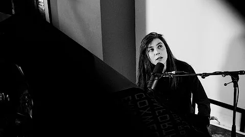 Julia Holter - "Don't Make Me Over" (Dionne Warwic...
