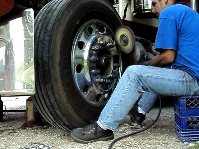 polishing aluminum wheel.avi 