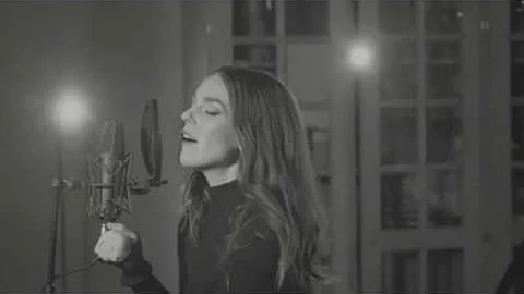 Isabella Lundgren- Smile